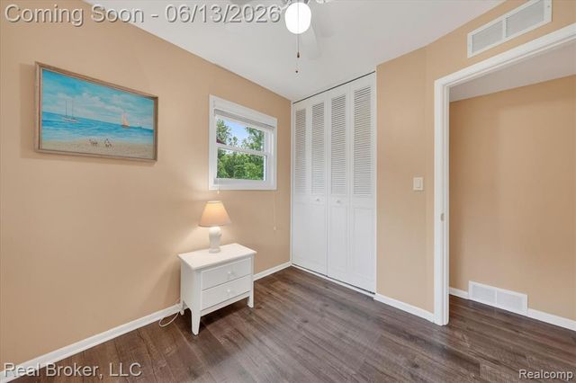 125 Maple Avenue, Harsens Island, MI 48028