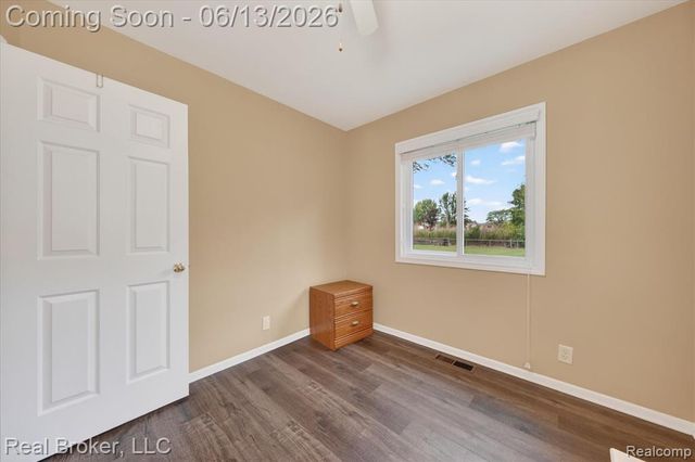 125 Maple Avenue, Harsens Island, MI 48028