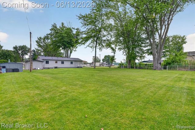 125 Maple Avenue, Harsens Island, MI 48028