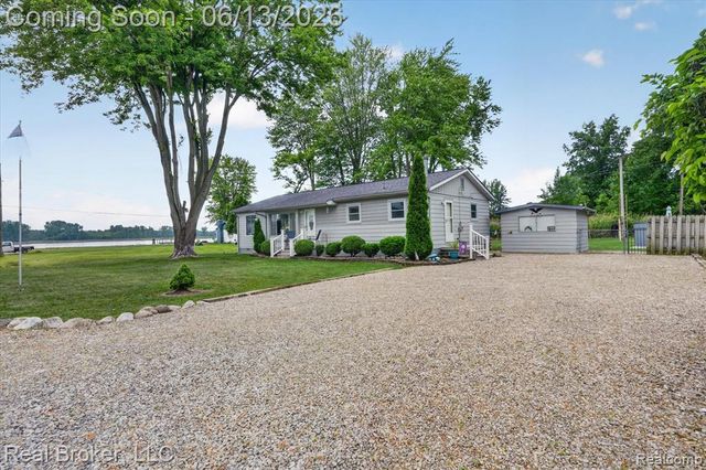 125 Maple Avenue, Harsens Island, MI 48028
