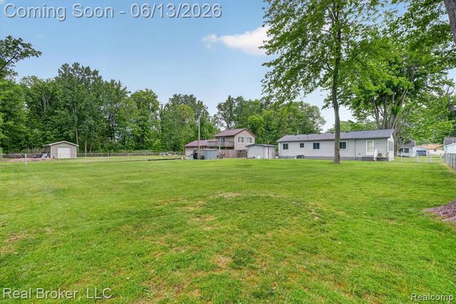 125 Maple Avenue, Harsens Island, MI 48028