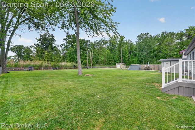 125 Maple Avenue, Harsens Island, MI 48028