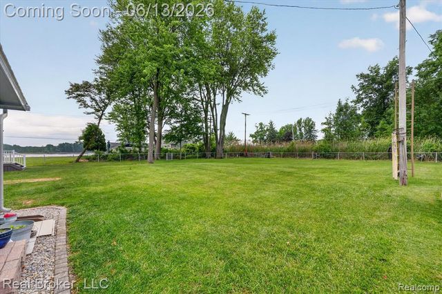 125 Maple Avenue, Harsens Island, MI 48028