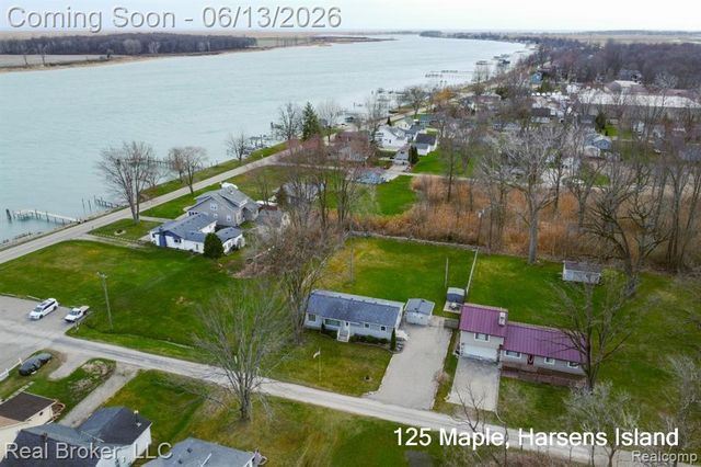 125 Maple Avenue, Harsens Island, MI 48028