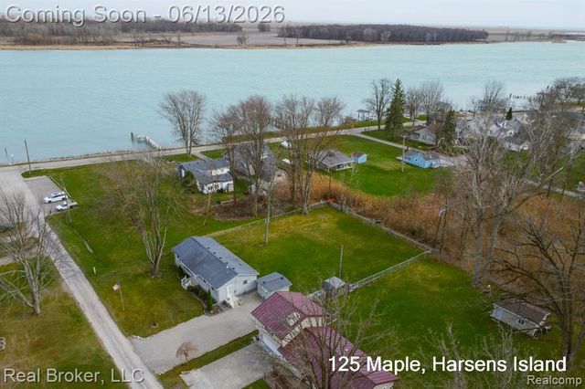 125 Maple Avenue, Harsens Island, MI 48028