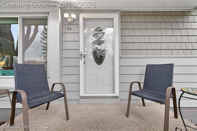125 Maple Avenue, Harsens Island, MI 48028