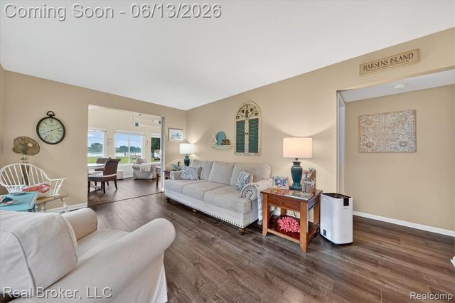 125 Maple Avenue, Harsens Island, MI 48028