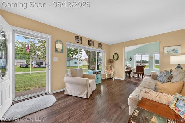 125 Maple Avenue, Harsens Island, MI 48028