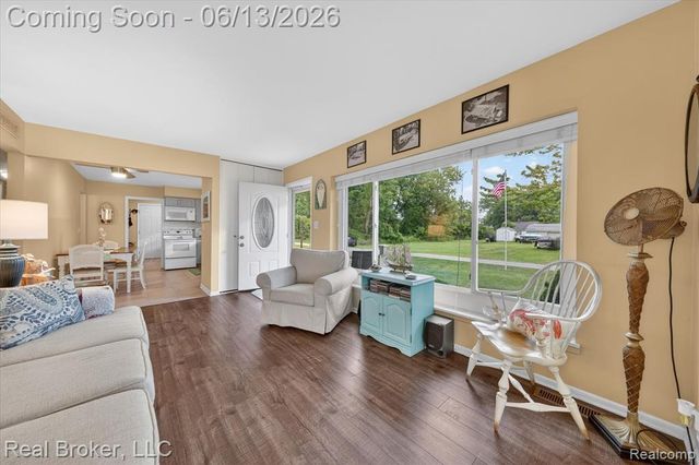 125 Maple Avenue, Harsens Island, MI 48028