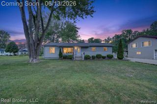 125 Maple Avenue, Harsens Island, MI 48028
