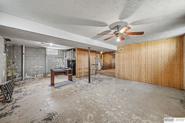 8346 Parker Court, Omaha, NE 68114