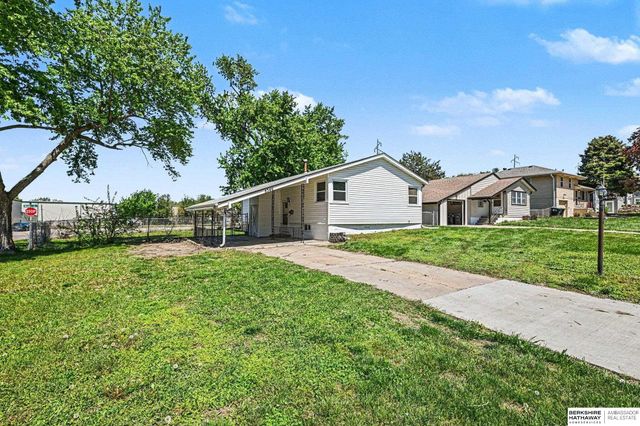 8346 Parker Court, Omaha, NE 68114
