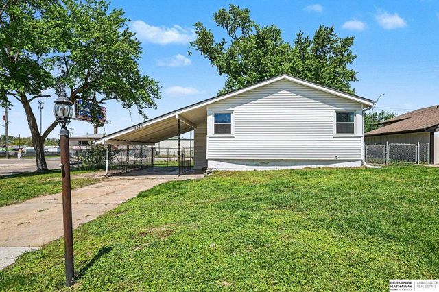 8346 Parker Court, Omaha, NE 68114