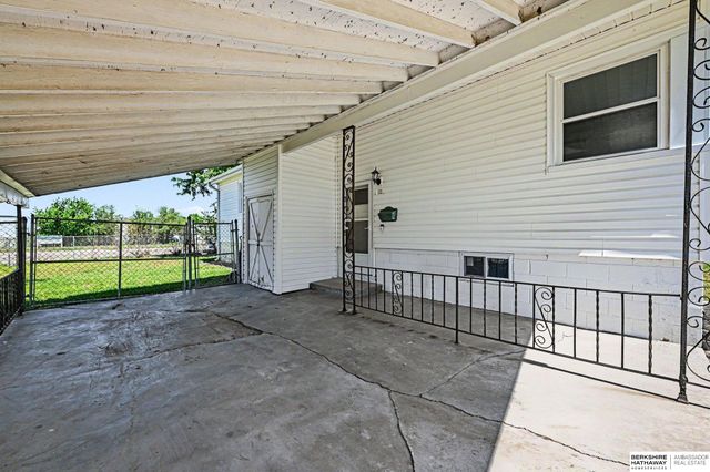 8346 Parker Court, Omaha, NE 68114
