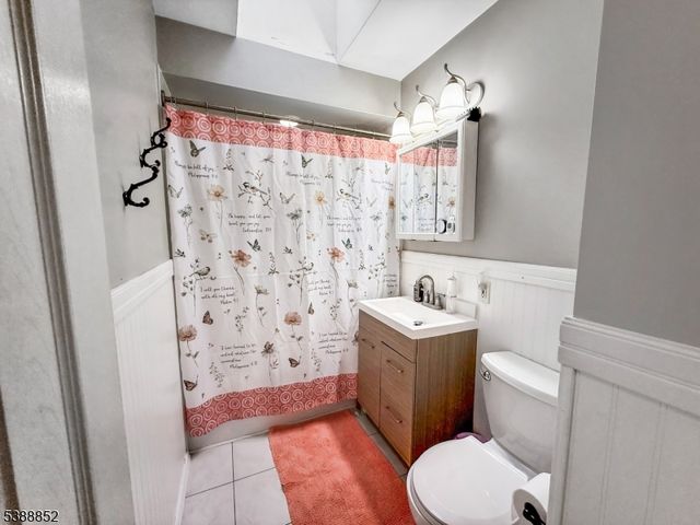 214 Durban Ave, Hopatcong Boro, NJ 07843