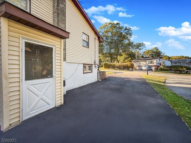 214 Durban Ave, Hopatcong Boro, NJ 07843