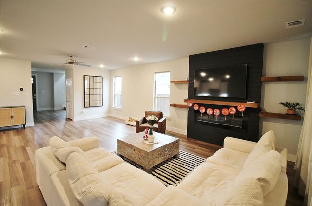 218 Mockingbird Drive, Waxahachie, TX 75165