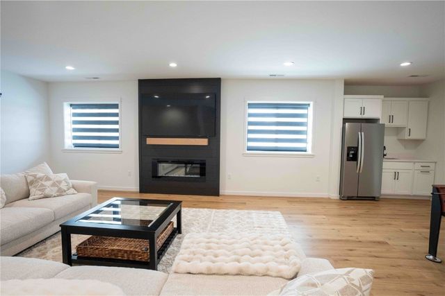 625 Williams Drive, Marion, IA 52302