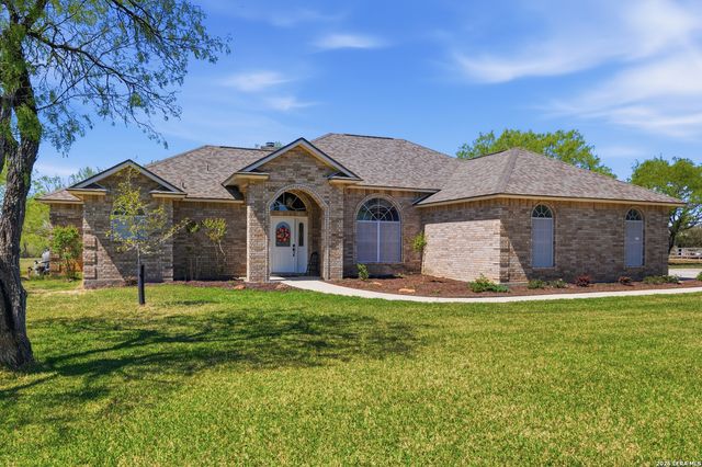 105 Old Campbell Rd, Seguin, TX 78155