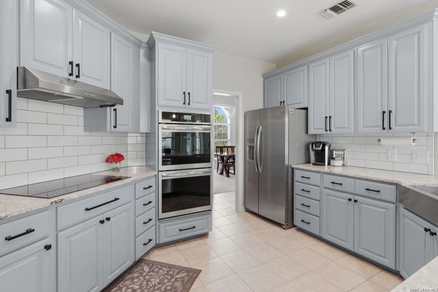105 Old Campbell Rd, Seguin, TX 78155