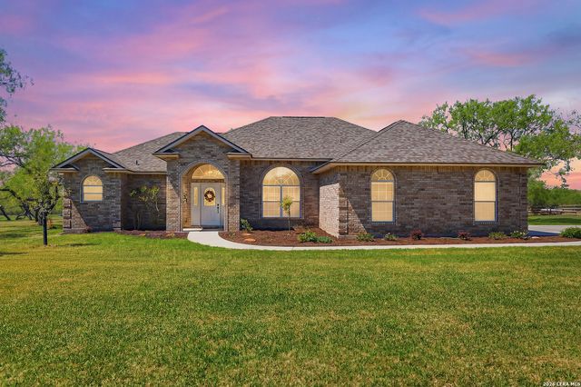 105 Old Campbell Rd, Seguin, TX 78155