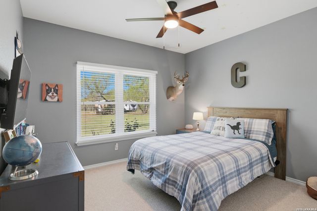 105 Old Campbell Rd, Seguin, TX 78155