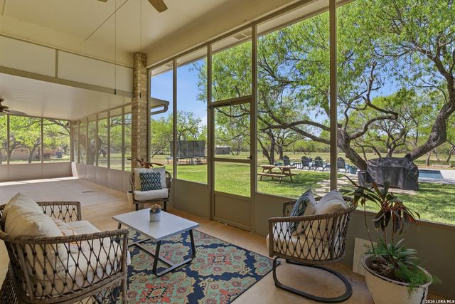 105 Old Campbell Rd, Seguin, TX 78155