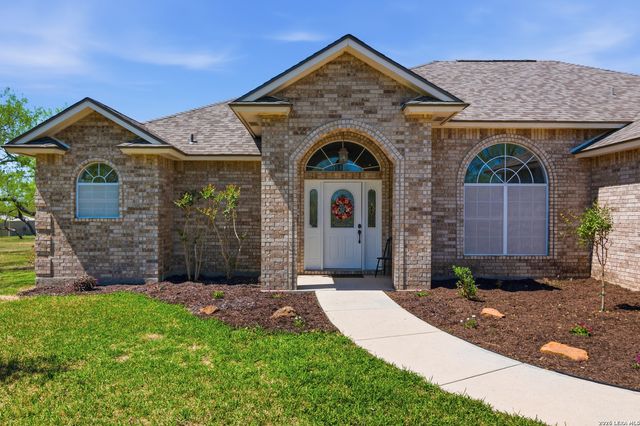 105 Old Campbell Rd, Seguin, TX 78155