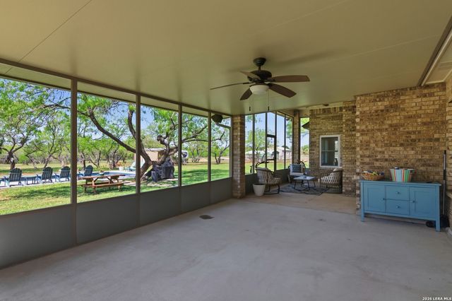 105 Old Campbell Rd, Seguin, TX 78155