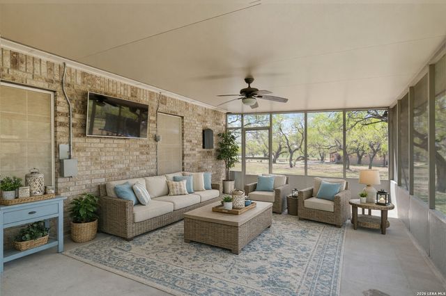 105 Old Campbell Rd, Seguin, TX 78155