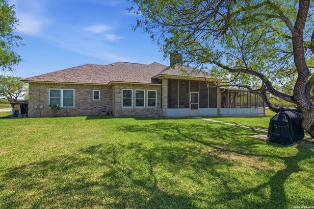 105 Old Campbell Rd, Seguin, TX 78155