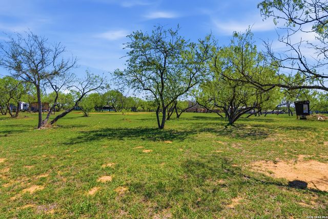 105 Old Campbell Rd, Seguin, TX 78155