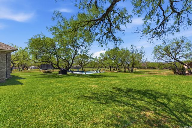 105 Old Campbell Rd, Seguin, TX 78155