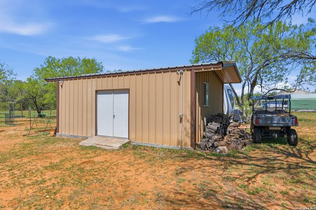 105 Old Campbell Rd, Seguin, TX 78155