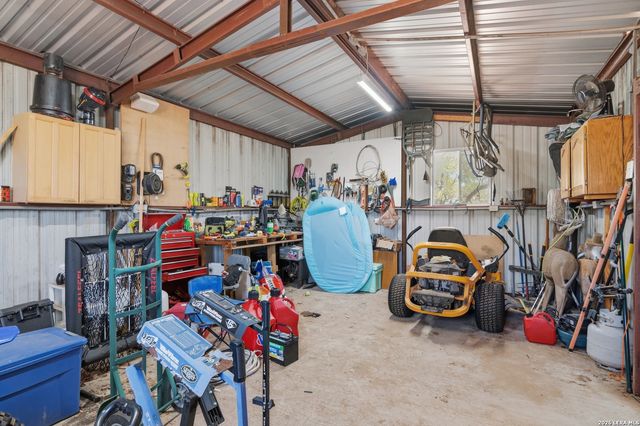 105 Old Campbell Rd, Seguin, TX 78155