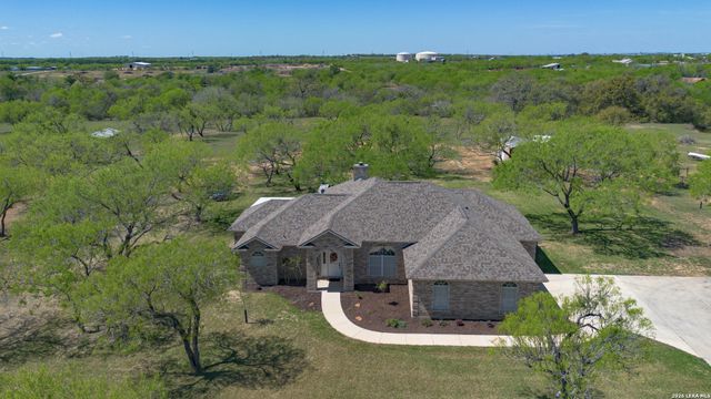 105 Old Campbell Rd, Seguin, TX 78155