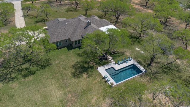 105 Old Campbell Rd, Seguin, TX 78155