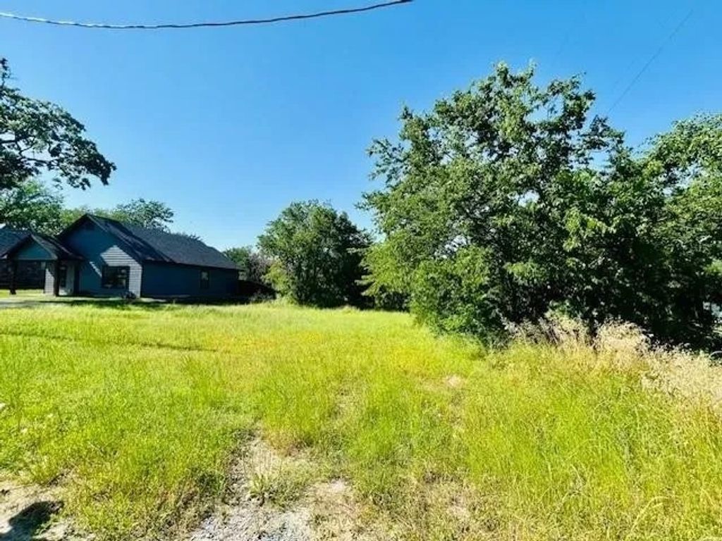 129 E Johnson Street, Denison, TX 75021