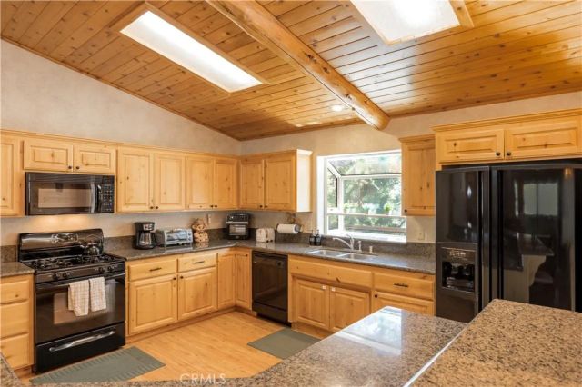 166 N Teakwood Drive, Big Bear Lake, CA 92315