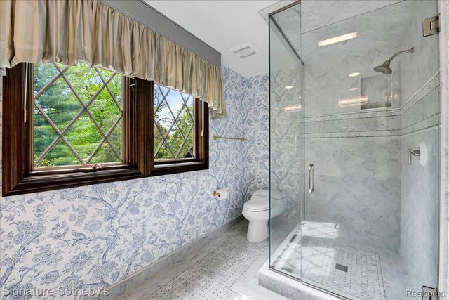 281 Chestnut Circle, Bloomfield Charter Township, MI 48304
