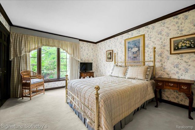 281 Chestnut Circle, Bloomfield Charter Township, MI 48304