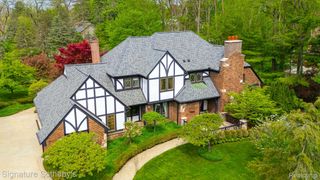 281 Chestnut Circle, Bloomfield Charter Township, MI 48304