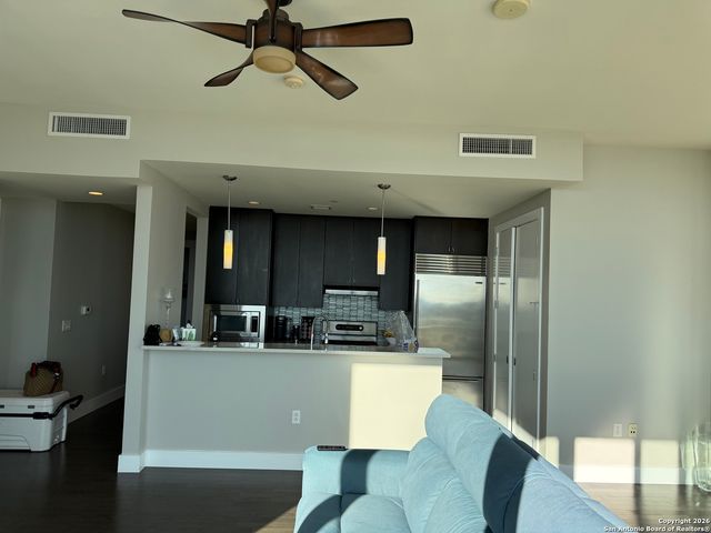 610 E Market St Unit 2619, San Antonio, TX 78205