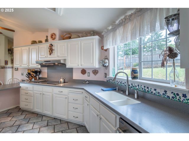 788 SCHOON MOUNTAIN Rd, Sutherlin, OR 97479