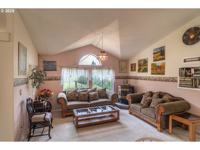 788 SCHOON MOUNTAIN Rd, Sutherlin, OR 97479