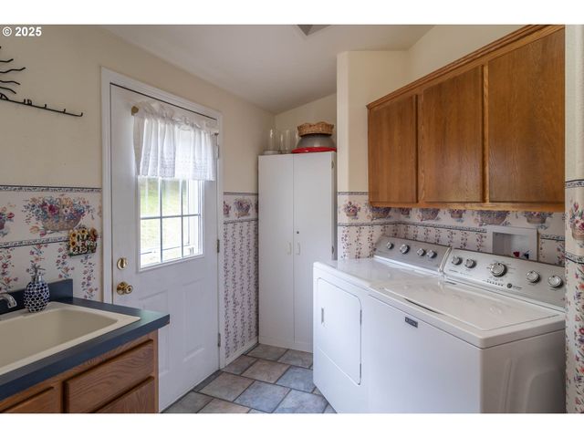 788 SCHOON MOUNTAIN Rd, Sutherlin, OR 97479