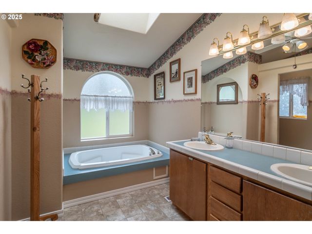 788 SCHOON MOUNTAIN Rd, Sutherlin, OR 97479