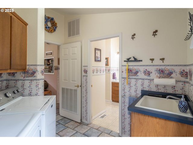 788 SCHOON MOUNTAIN Rd, Sutherlin, OR 97479