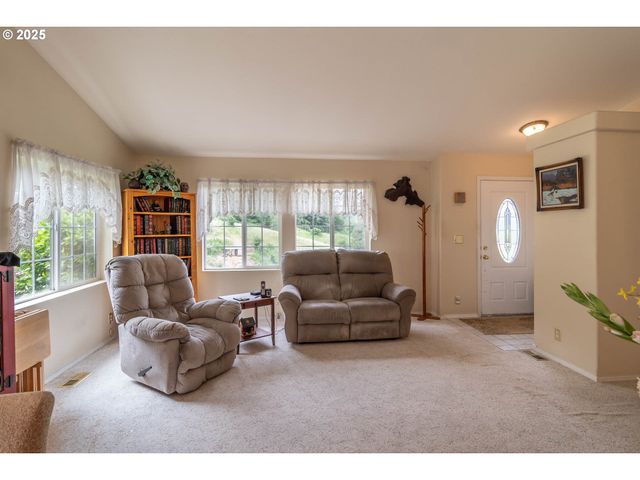 788 SCHOON MOUNTAIN Rd, Sutherlin, OR 97479