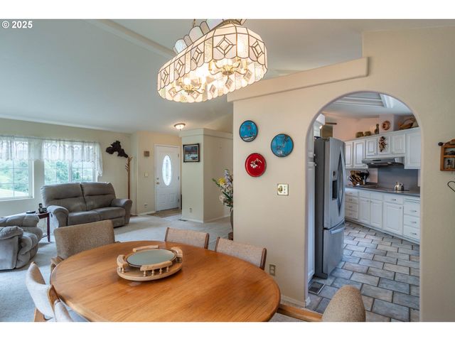 788 SCHOON MOUNTAIN Rd, Sutherlin, OR 97479